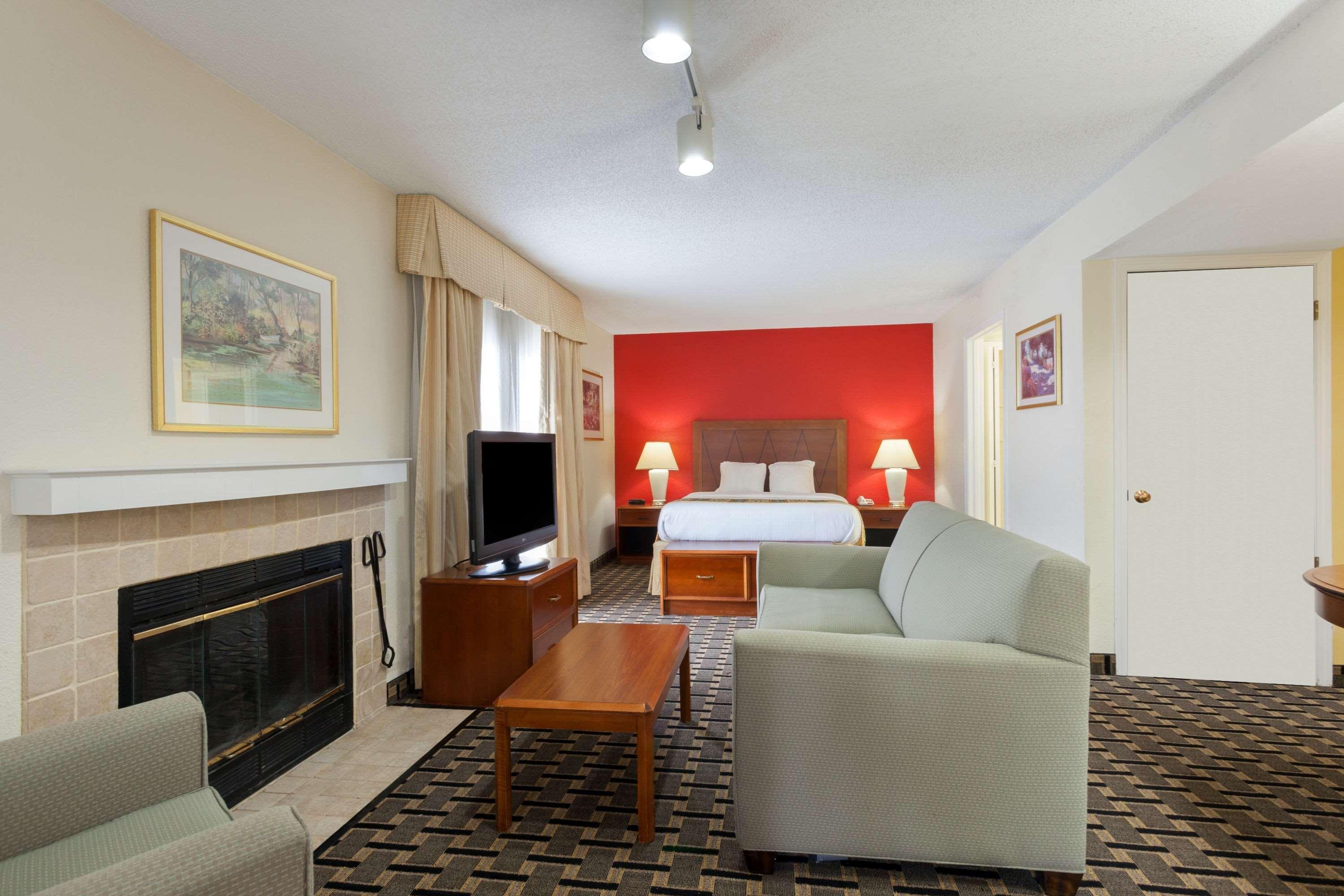 Hawthorn Suites By Wyndham Dearborn/Detroit Exteriér fotografie