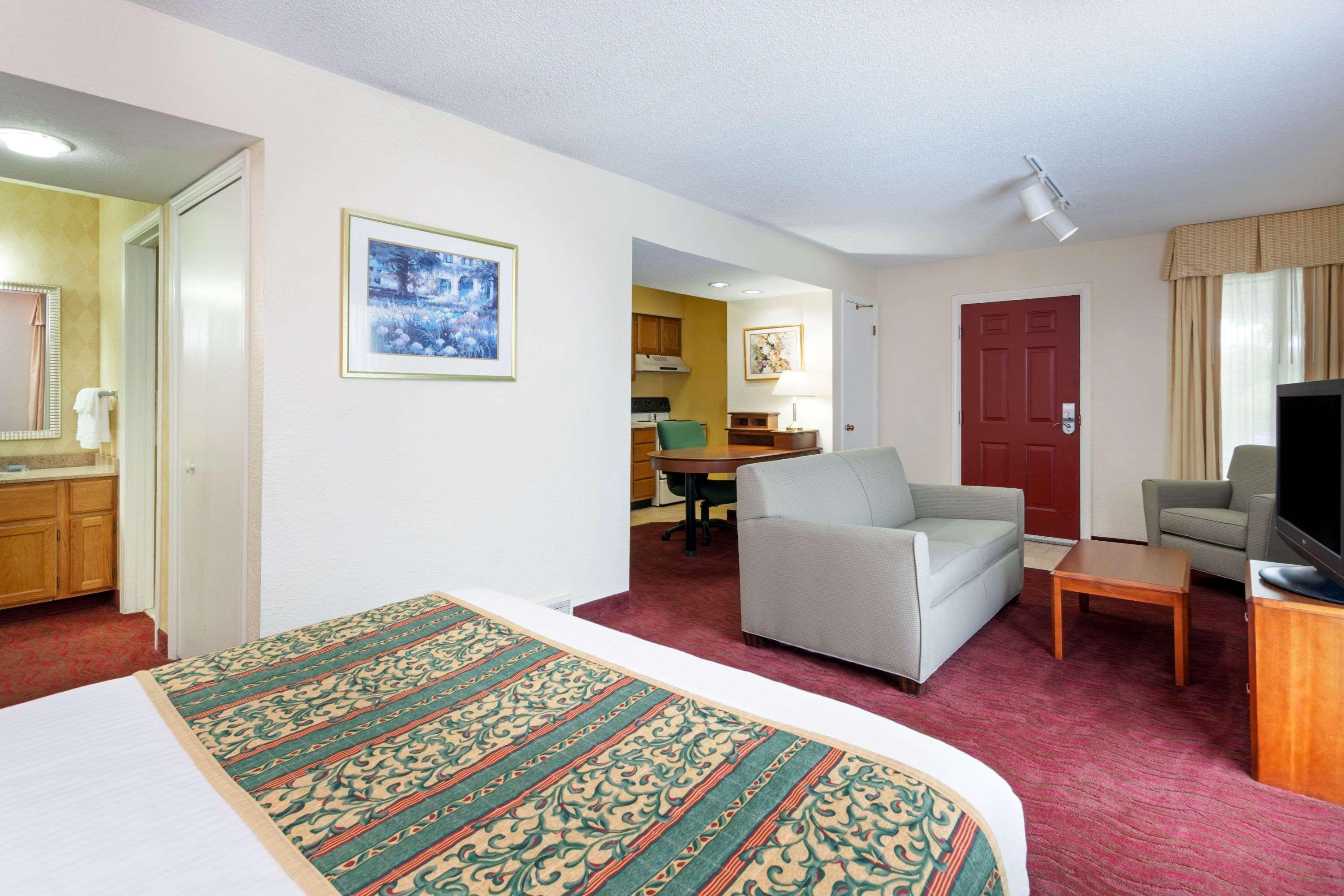 Hawthorn Suites By Wyndham Dearborn/Detroit Exteriér fotografie